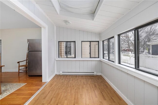 Building Photo - 10 Broad St