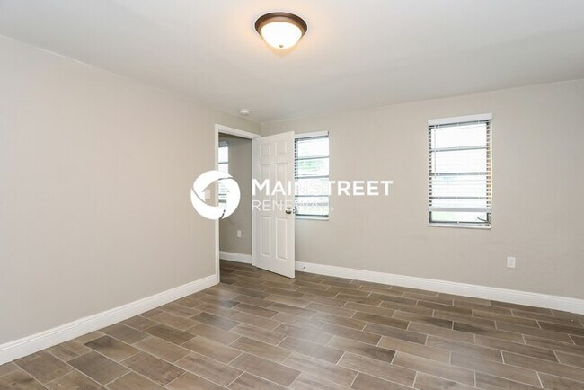 Building Photo - 4 Bedroom Pet-Friendly Home in Miami, FL w...
