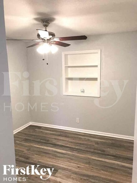 Building Photo - 1389 Meadowbrook Dr