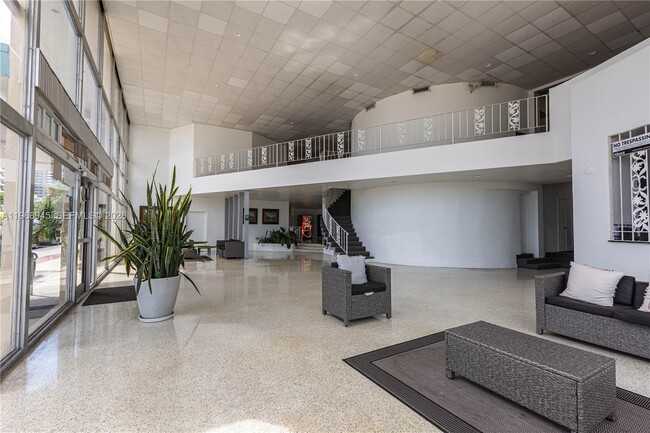 Building Photo - 6484 Indian Creek Dr