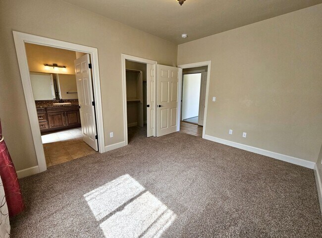 Building Photo - 2817 Tuscanna Dr