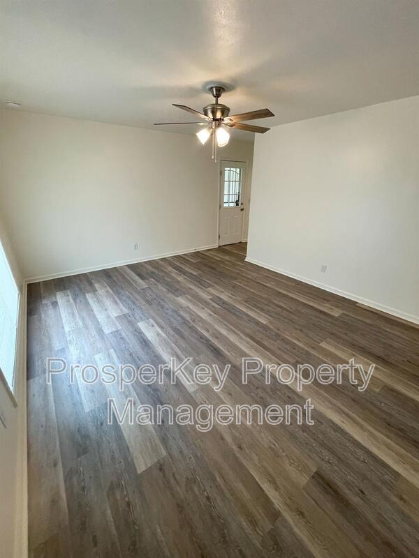 Building Photo - 5360 Spencer Ln