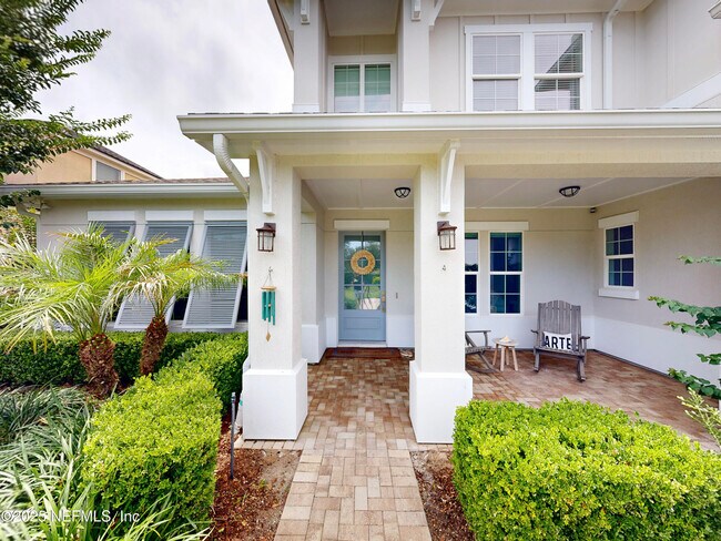 Building Photo - 401 Payasada Lakes Ave