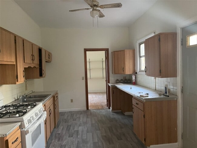 Primary Photo - 7 Crandall St