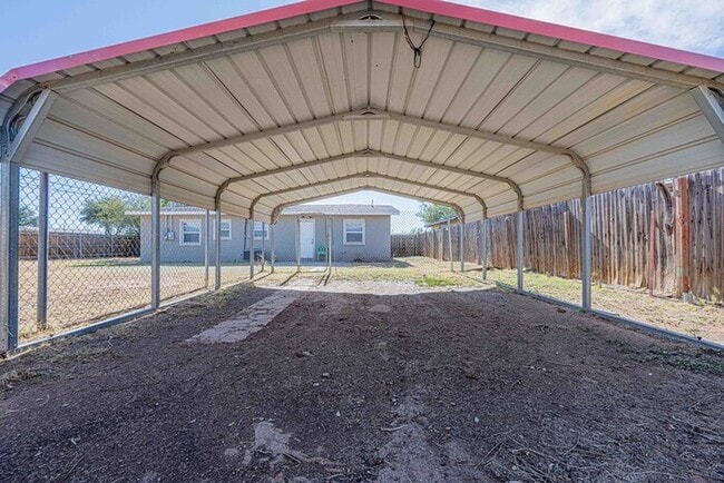 Building Photo - 3 bed 2 bath home with a carport in backyard