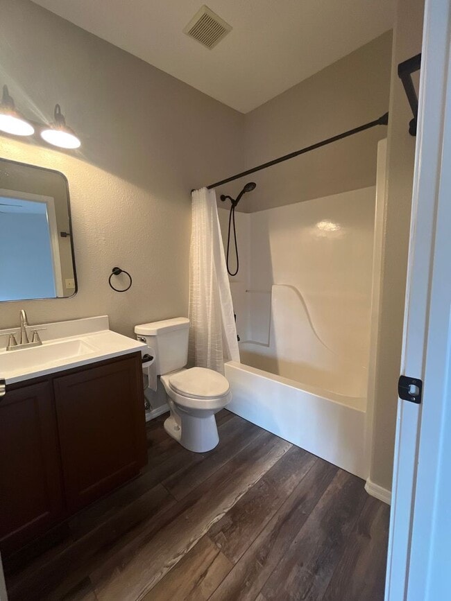 Building Photo - 3 bedroom 2.5 bath townhome for rent