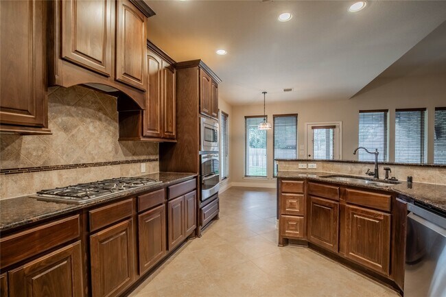 Building Photo - 111 Pinnacle Ridge Ct