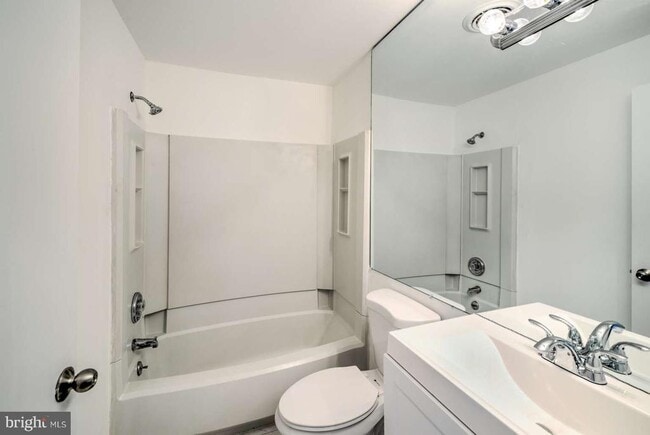 Building Photo - 1302 Maresfield