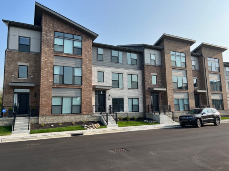 Building Photo - 677 Golborne St