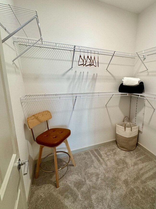 Building Photo - 1301 Leah Ave