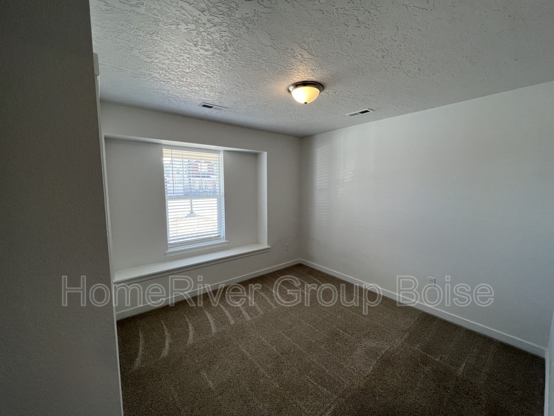 Building Photo - 3794 E Berwick Dr