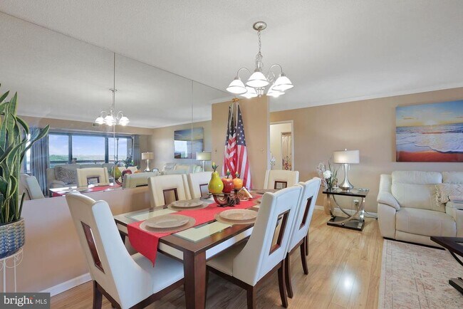 Building Photo - 307 Yoakum Pkwy