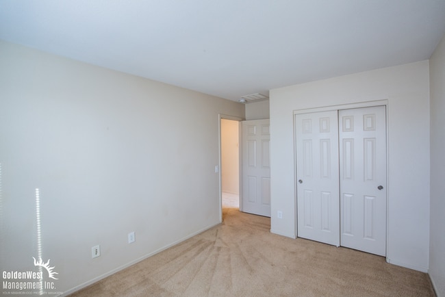 Building Photo - Spacious and Lovely Two-Story 3Bdm 2.5Ba Home in Centennial.