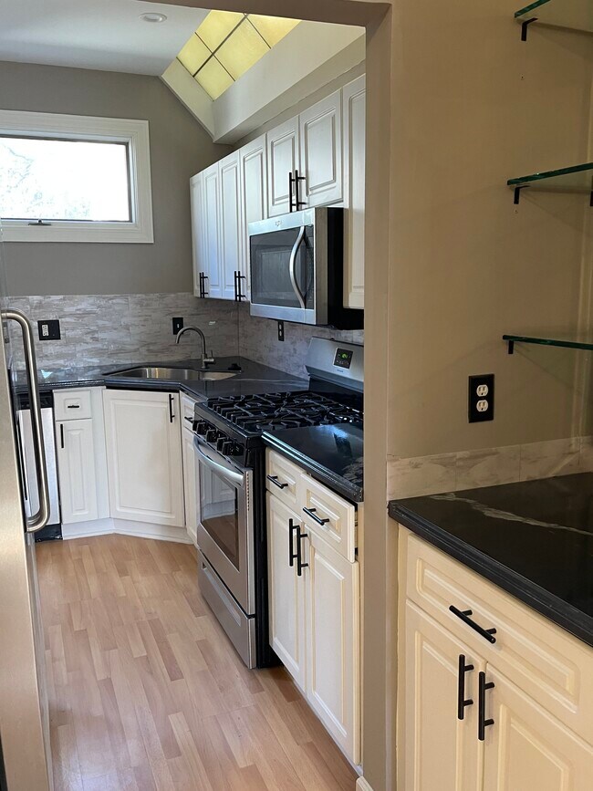 Kitchen - 175 Piedmont Ave NE