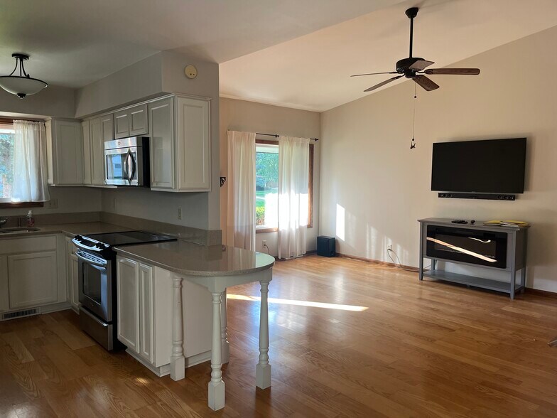 Building Photo - 3254 S 145th St