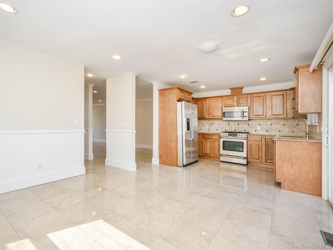 Building Photo - 24B Sintsink Dr W