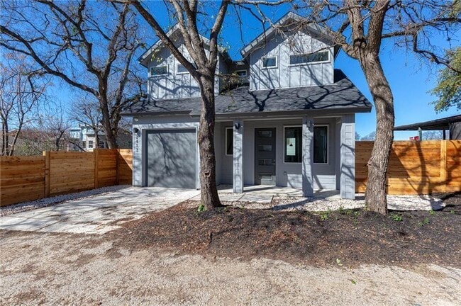 Building Photo - 2413 E 9th St