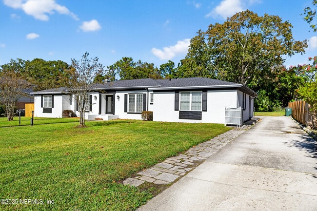 Building Photo - 6201 Grayling Dr