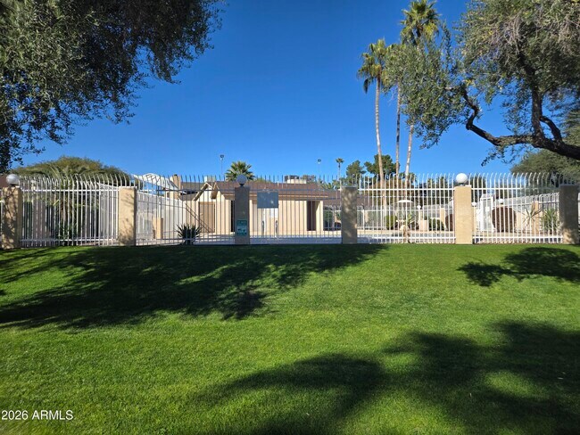 Building Photo - 3033 E Siesta Ln