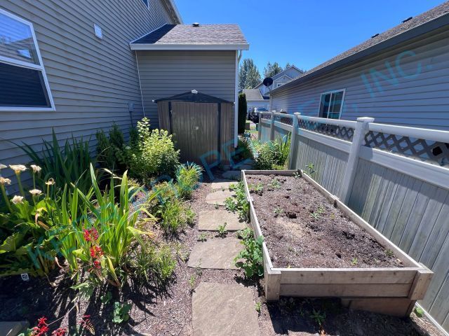 Building Photo - FREE RENT! Charming 3-Bed Home with 2.5 Ba...