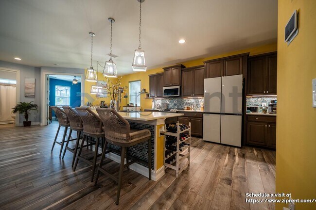 Building Photo - 2626 Corona Ln