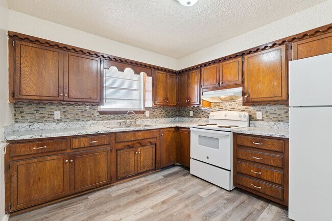 Building Photo - 2 bed, 1 bath apartment in Noble,OK