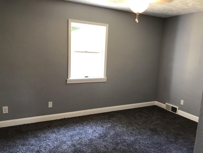 Building Photo - 675 N Overlook Dr