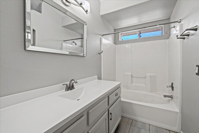 Building Photo - Contemporary 3 Bedroom Townhouse in Gated Community