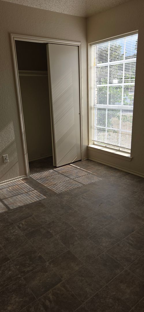 Building Photo - 2405 Kilgore Dr