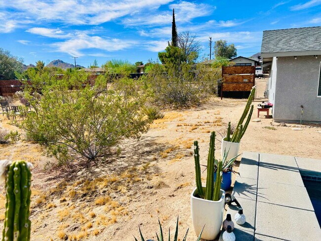 Building Photo - Charming 3 Bedroom House with Pool in Friendly Hills, Joshua Tree