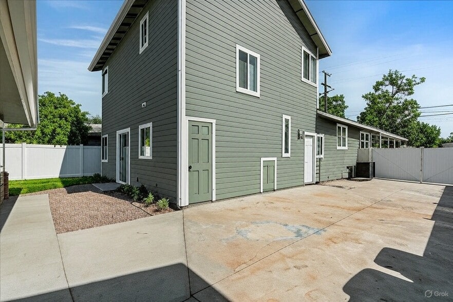 Building Photo - 1043 E Palmyra Ave