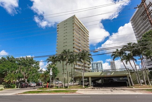 Building Photo - Lovely Renovated 2 Bedroom Condo