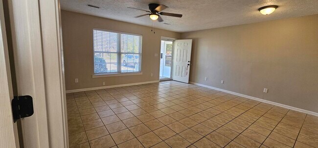 Building Photo - 811 17th Ave