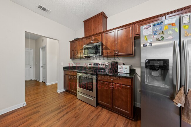 Building Photo - 5116 Magazine Ln