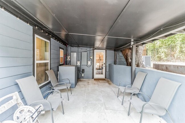 Building Photo - 1501 Rockdale Cir