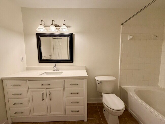 Building Photo - First Floor, Two Bedroom, Two Bathroom updated Condo!