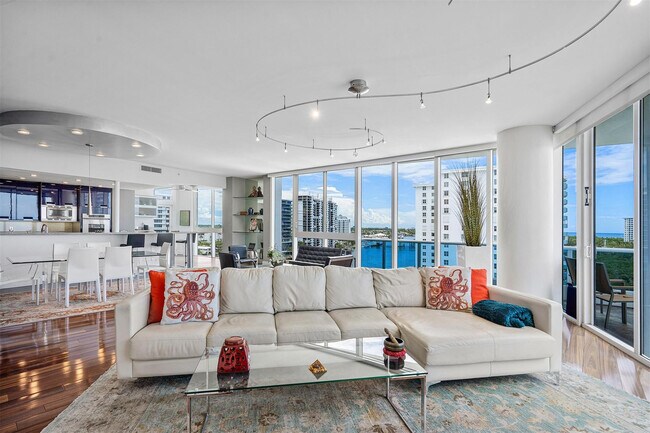 Building Photo - 715 Bayshore Dr