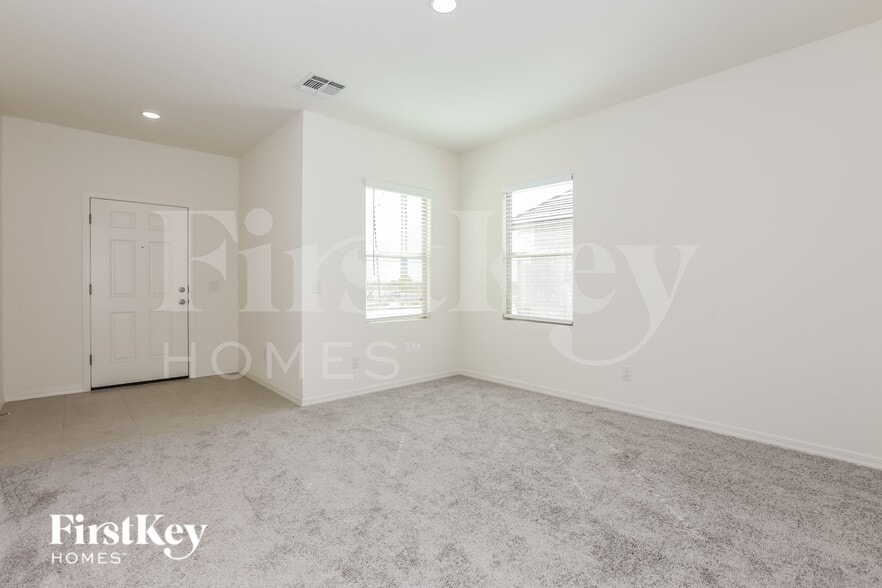 Building Photo - 3102 E Miner Dr