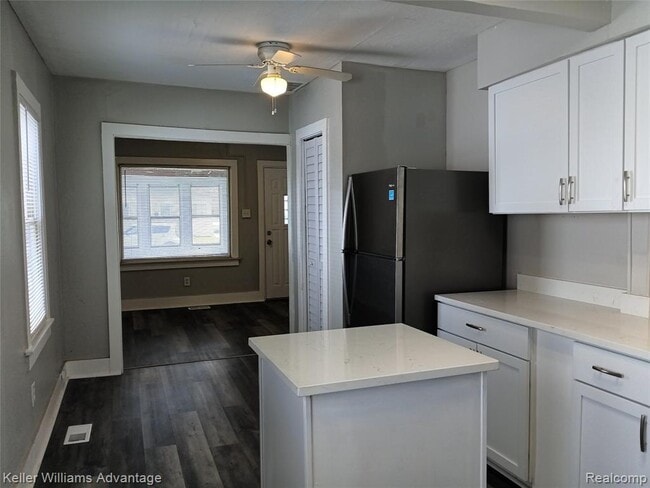 Building Photo - 15345 Sumner