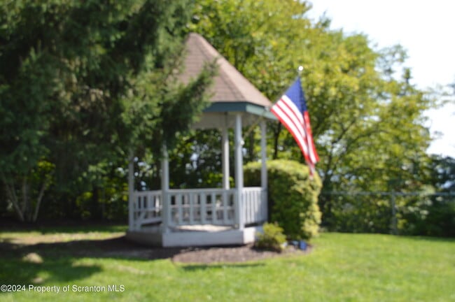 Building Photo - 1704 Summit Pointe