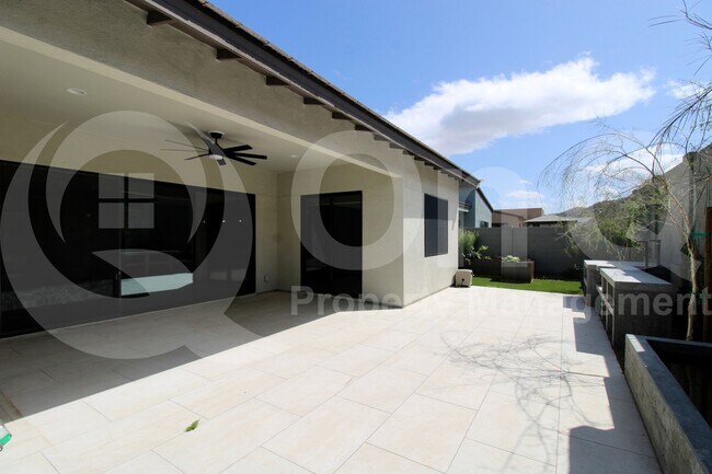 Building Photo - 813 E Corral Rd