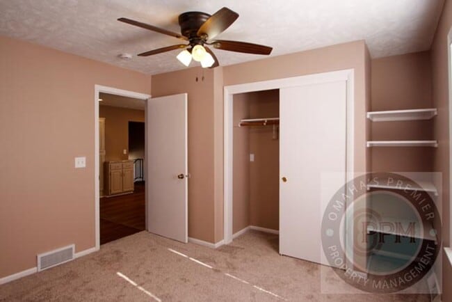 Building Photo - Charming 6 Bed 2 Bath Home Near the Offutt