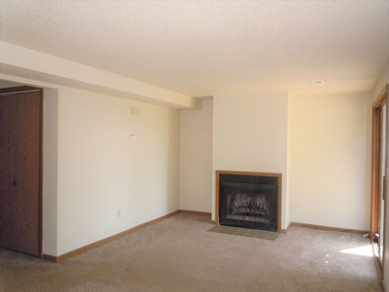 Building Photo - 133 Sandridge Dr