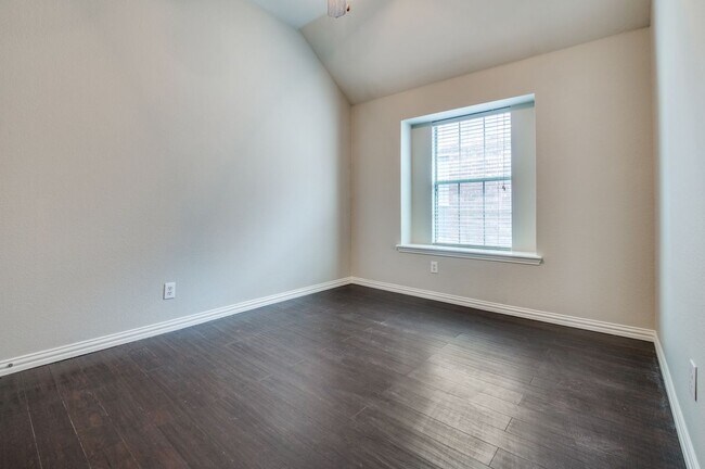 Building Photo - 2767 Waterway Dr