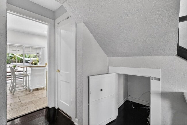 Building Photo - 412 El Prado