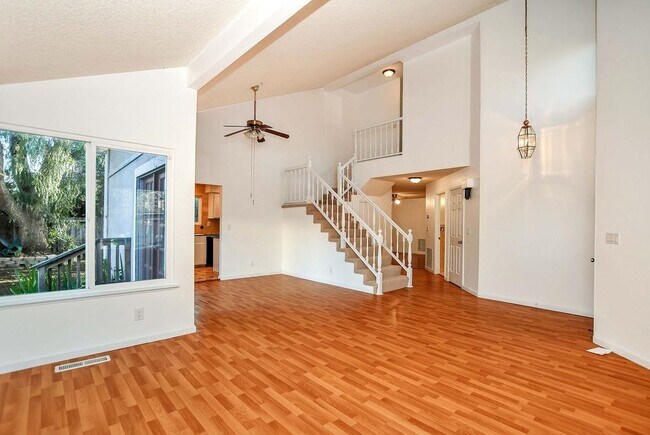 Building Photo - 805 Hawk Ct