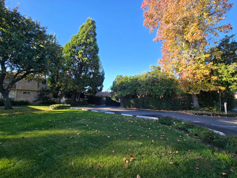 Building Photo - 13531 Wyandotte St