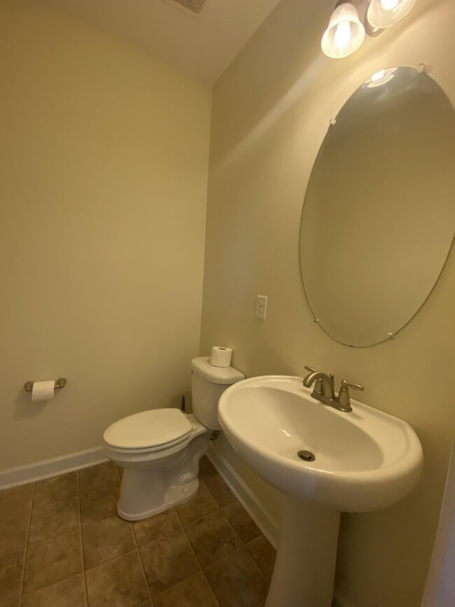 Building Photo - 5407 Nessee St