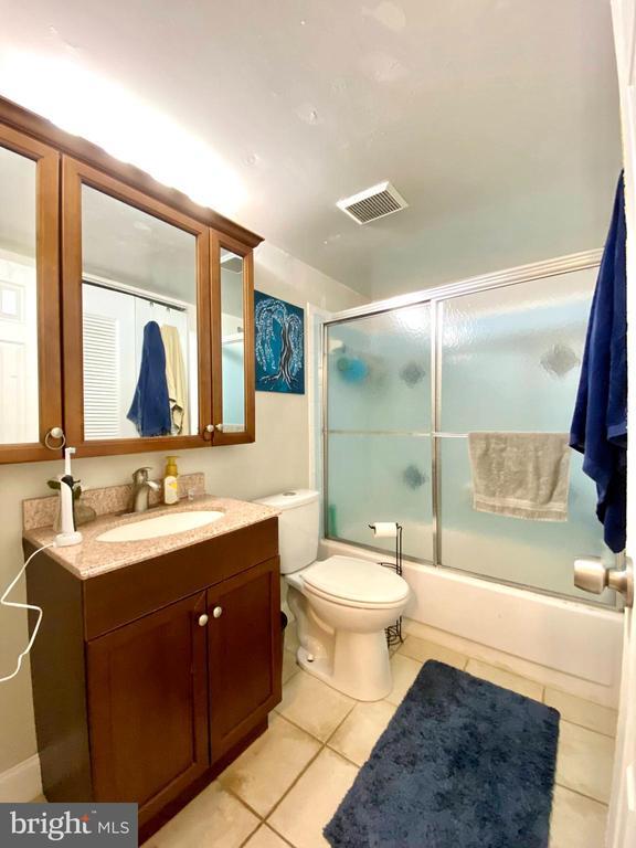 Building Photo - 5200 Hilltop Dr