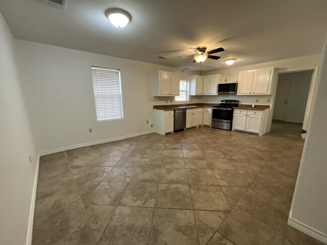 Building Photo - 2210 TX-31